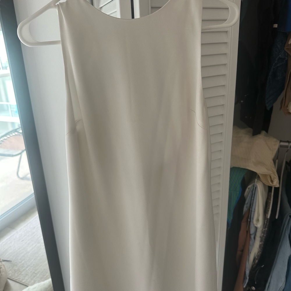 Elegant White Sleeveless Dress